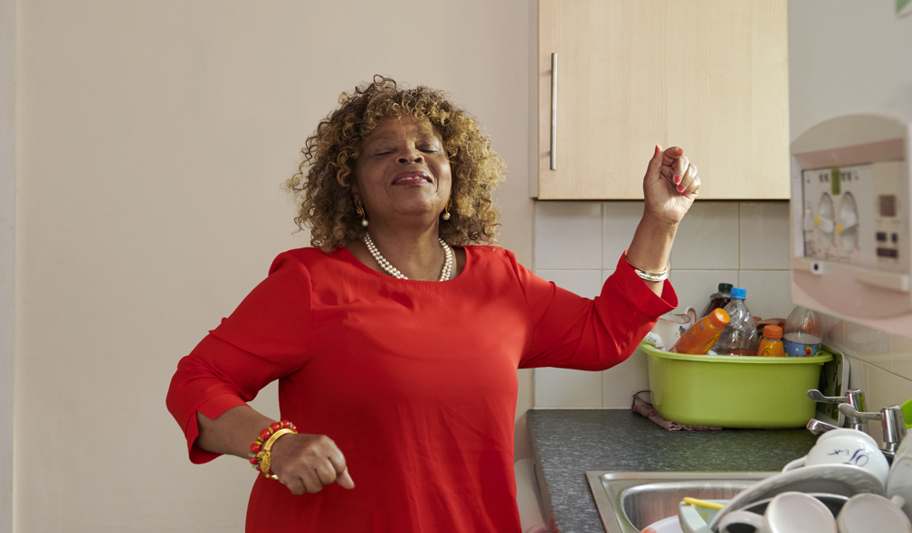 WAU MEG KITCHEN DANCING RGB